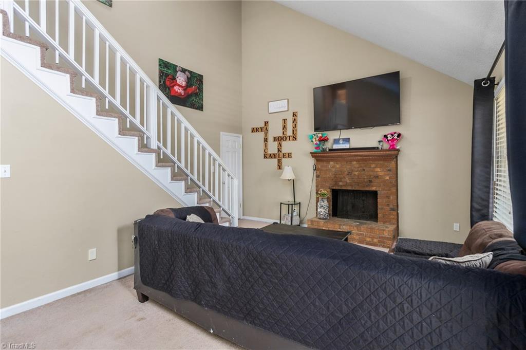 147 Glen Meadow Drive Property Photo 5