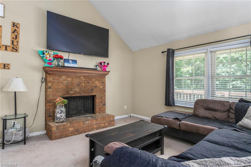 147 Glen Meadow Drive Property Photo 6
