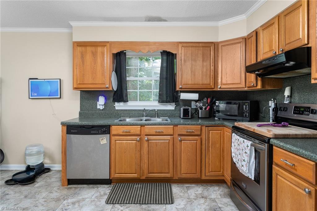 147 Glen Meadow Drive Property Photo 8