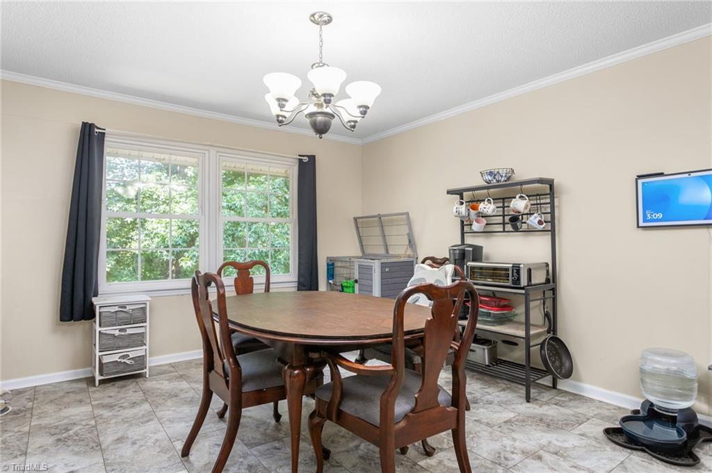 147 Glen Meadow Drive Property Photo 10