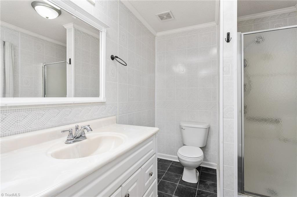 147 Glen Meadow Drive Property Photo 11