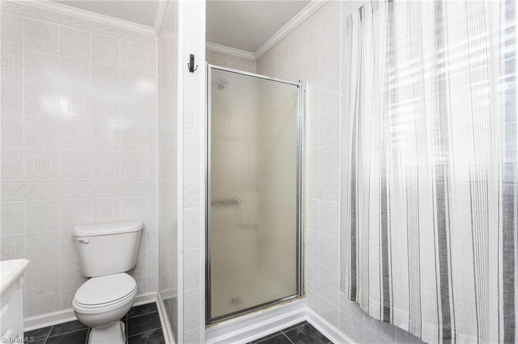 147 Glen Meadow Drive Property Photo 12