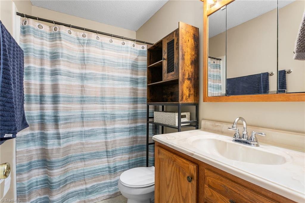 147 Glen Meadow Drive Property Photo 15