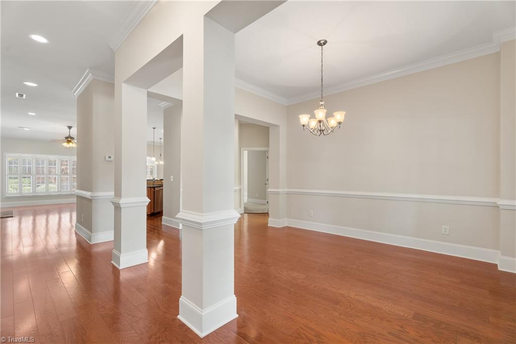 5551 Foxgate Circle Property Photo 6