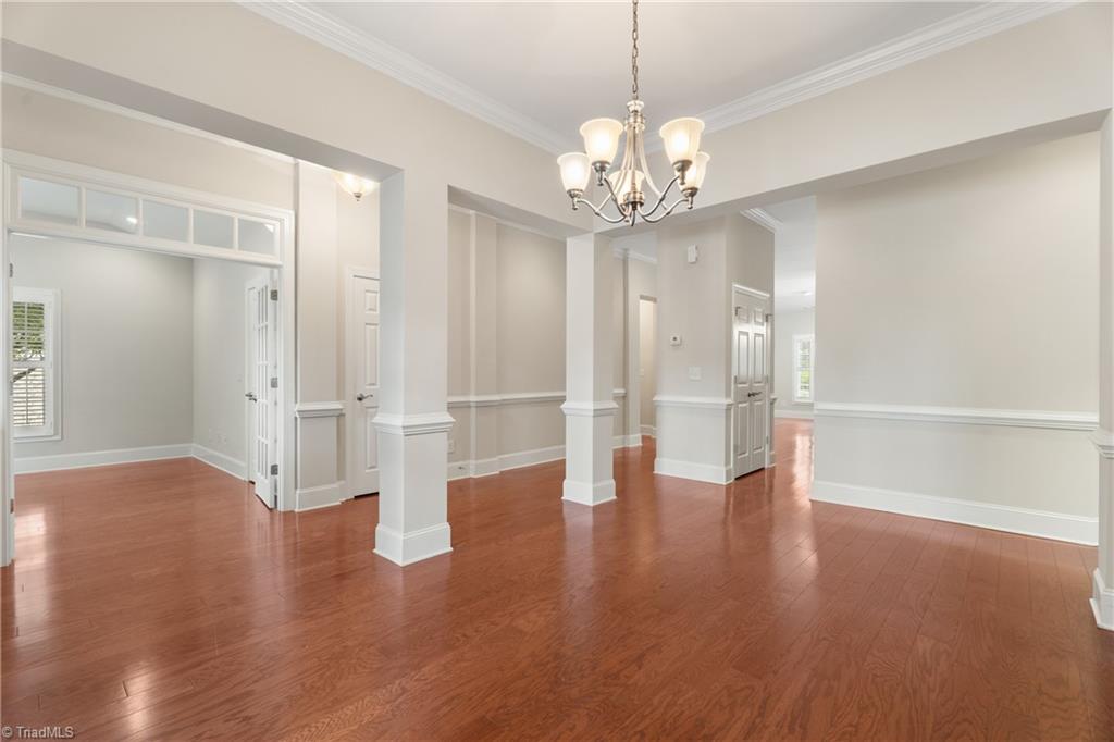 5551 Foxgate Circle Property Photo 7
