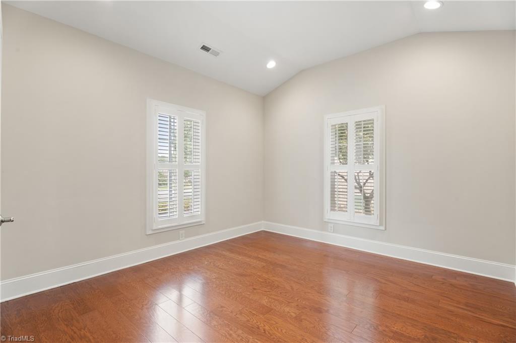 5551 Foxgate Circle Property Photo 8