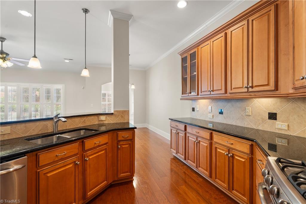 5551 Foxgate Circle Property Photo 14