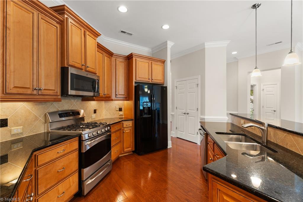 5551 Foxgate Circle Property Photo 15