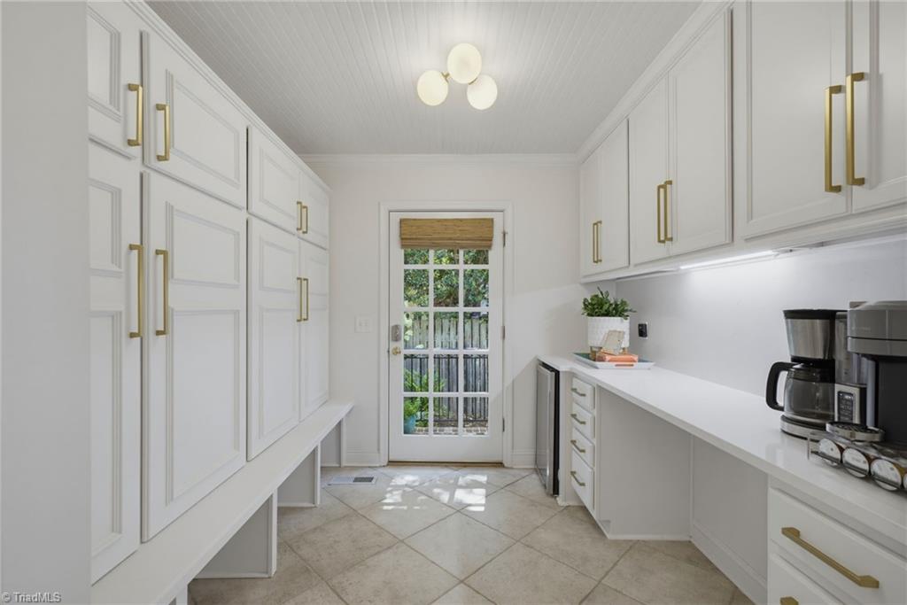 716 Dover Road Property Photo 10