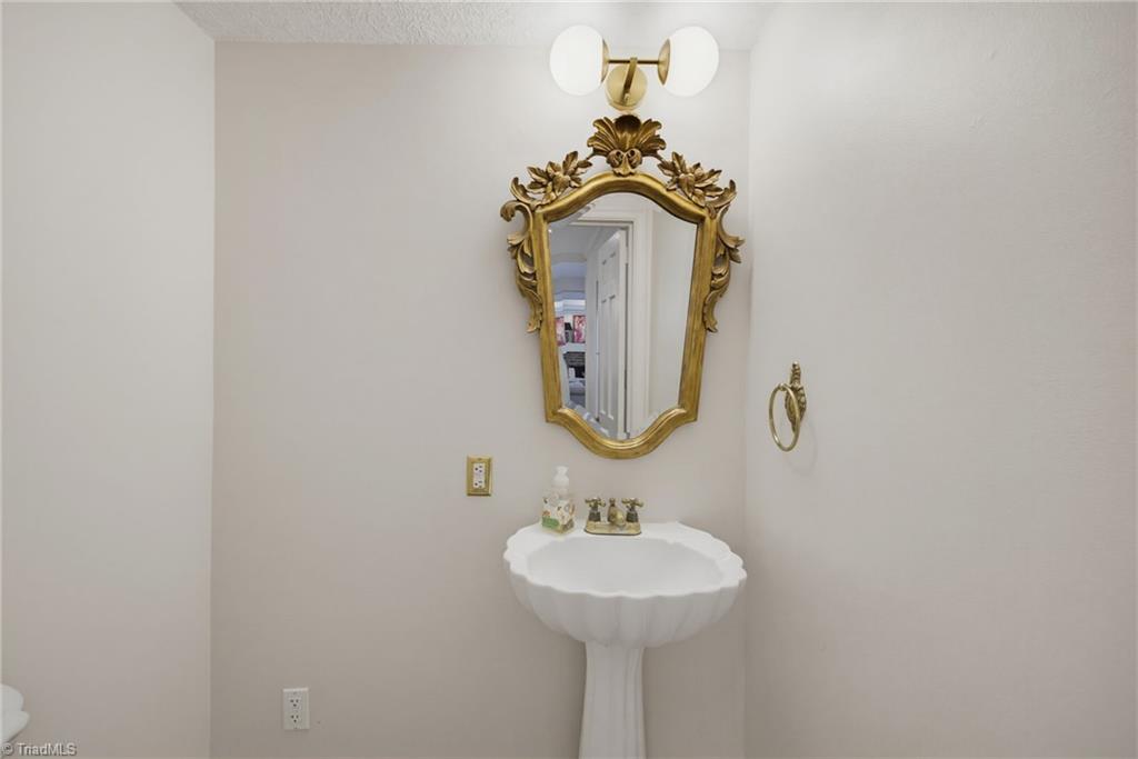 716 Dover Road Property Photo 27