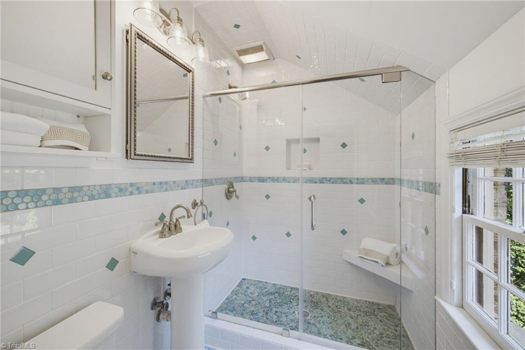 716 Dover Road Property Photo 32