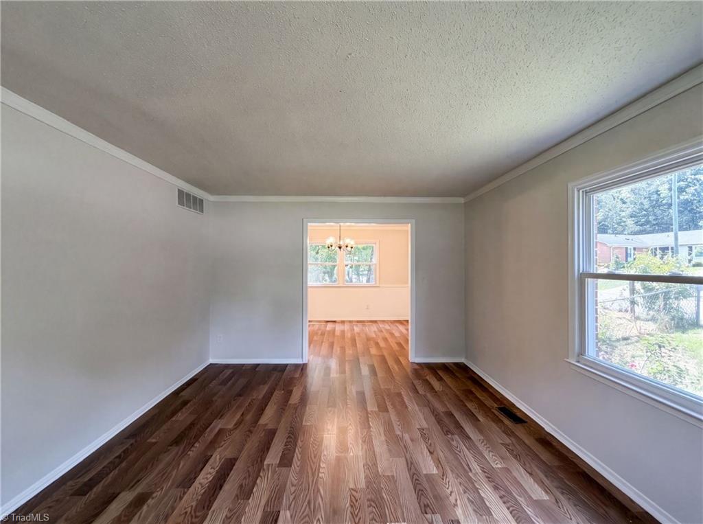 800 Edinburgh Drive Property Photo 7