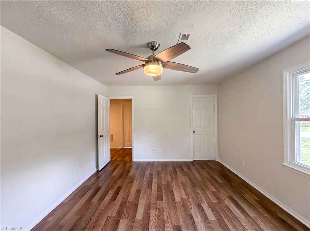 800 Edinburgh Drive Property Photo 14