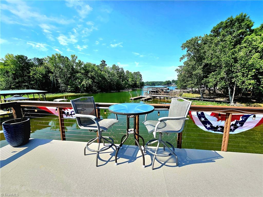 734 Pinehaven Drive Property Photo 1