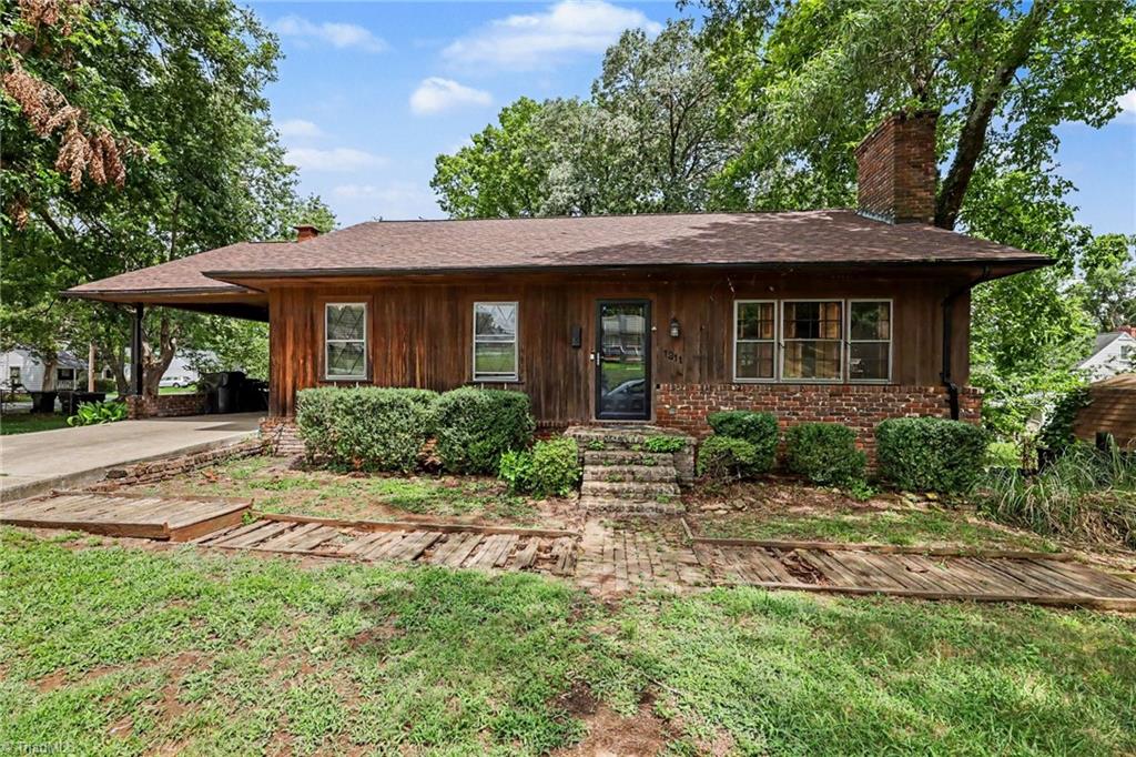 1211 E Willowbrook Drive Property Photo 2