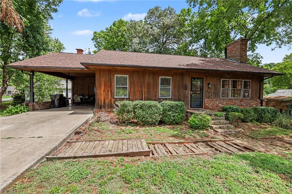 1211 E Willowbrook Drive Property Photo 4