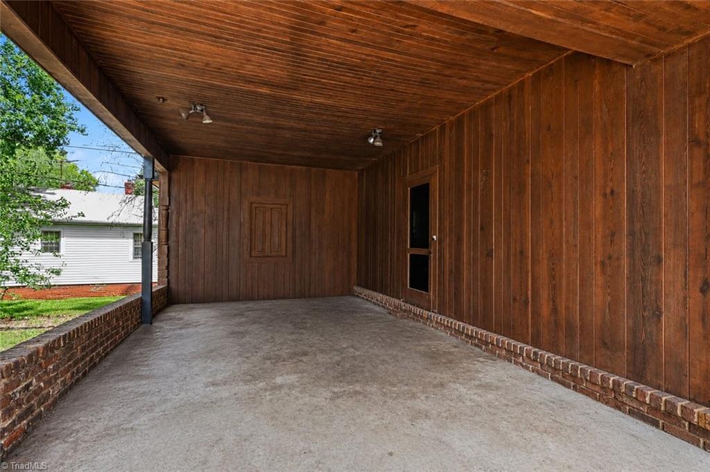 1211 E Willowbrook Drive Property Photo 6