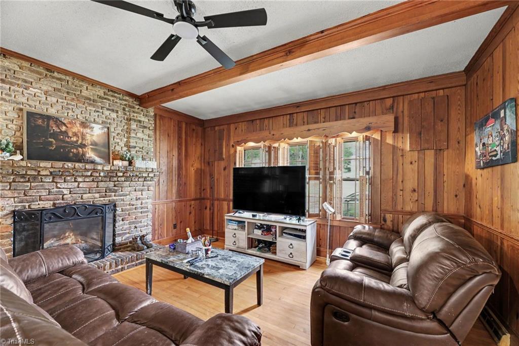 1211 E Willowbrook Drive Property Photo 15