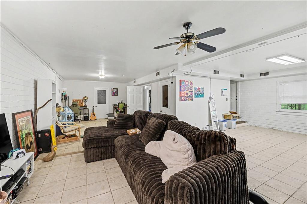 1211 E Willowbrook Drive Property Photo 18