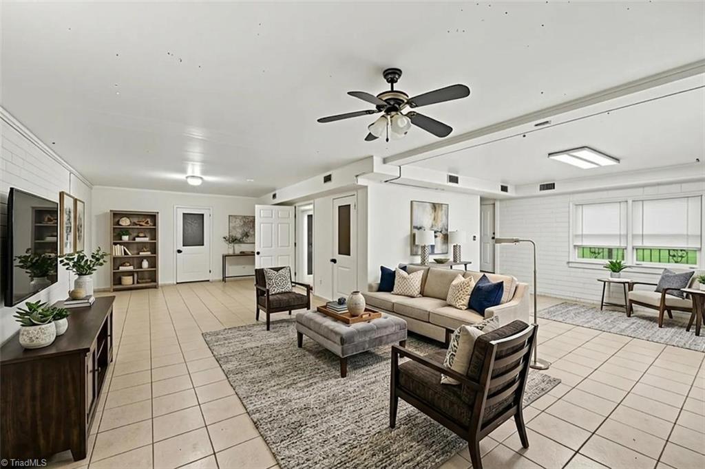 1211 E Willowbrook Drive Property Photo 19