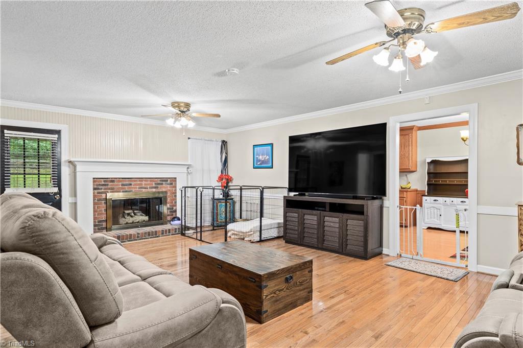 4721 Whisper Oak Drive Property Photo 4