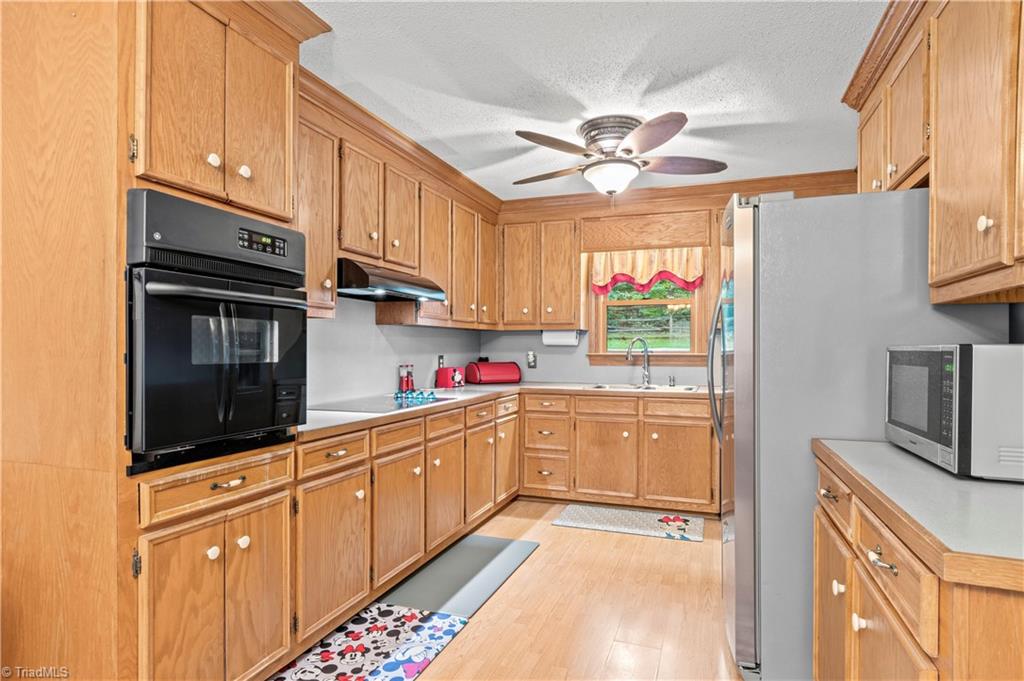 4721 Whisper Oak Drive Property Photo 6