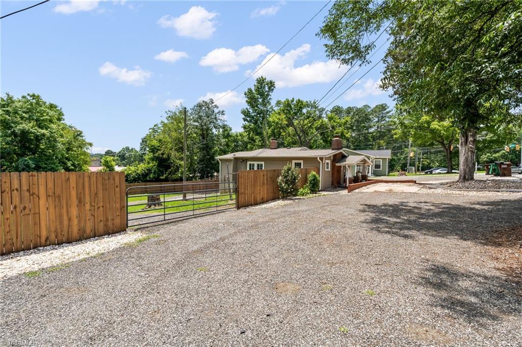 1004 Nathan Hunt Drive Property Photo 29