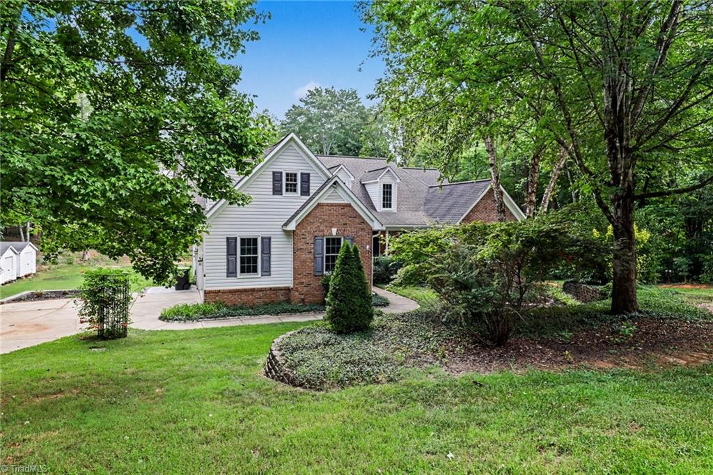 8602 Winding Hill Drive Property Photo 3