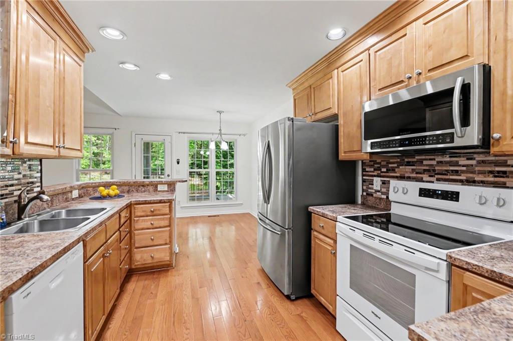 8602 Winding Hill Drive Property Photo 11