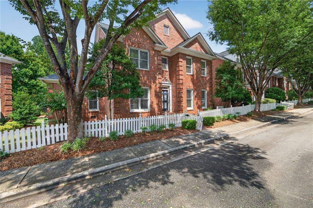14 Checkerberry Square Property Photo 2