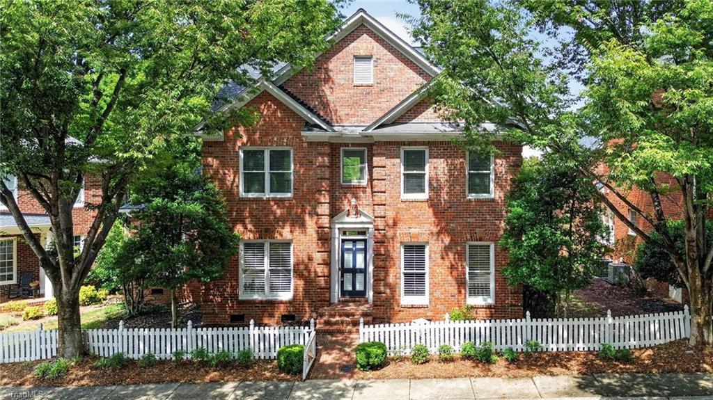 14 Checkerberry Square Property Photo 3