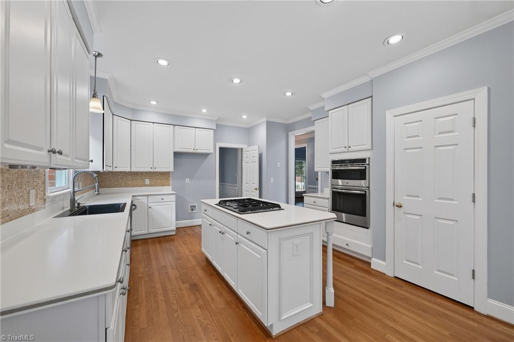 14 Checkerberry Square Property Photo 9