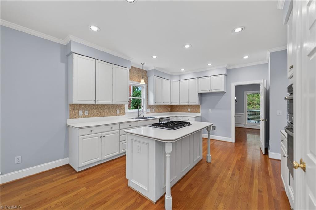 14 Checkerberry Square Property Photo 10
