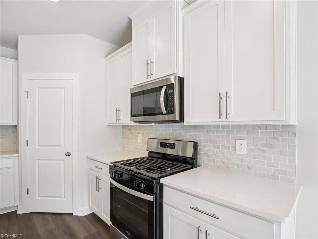 2445 Maxton Drive Property Photo 4