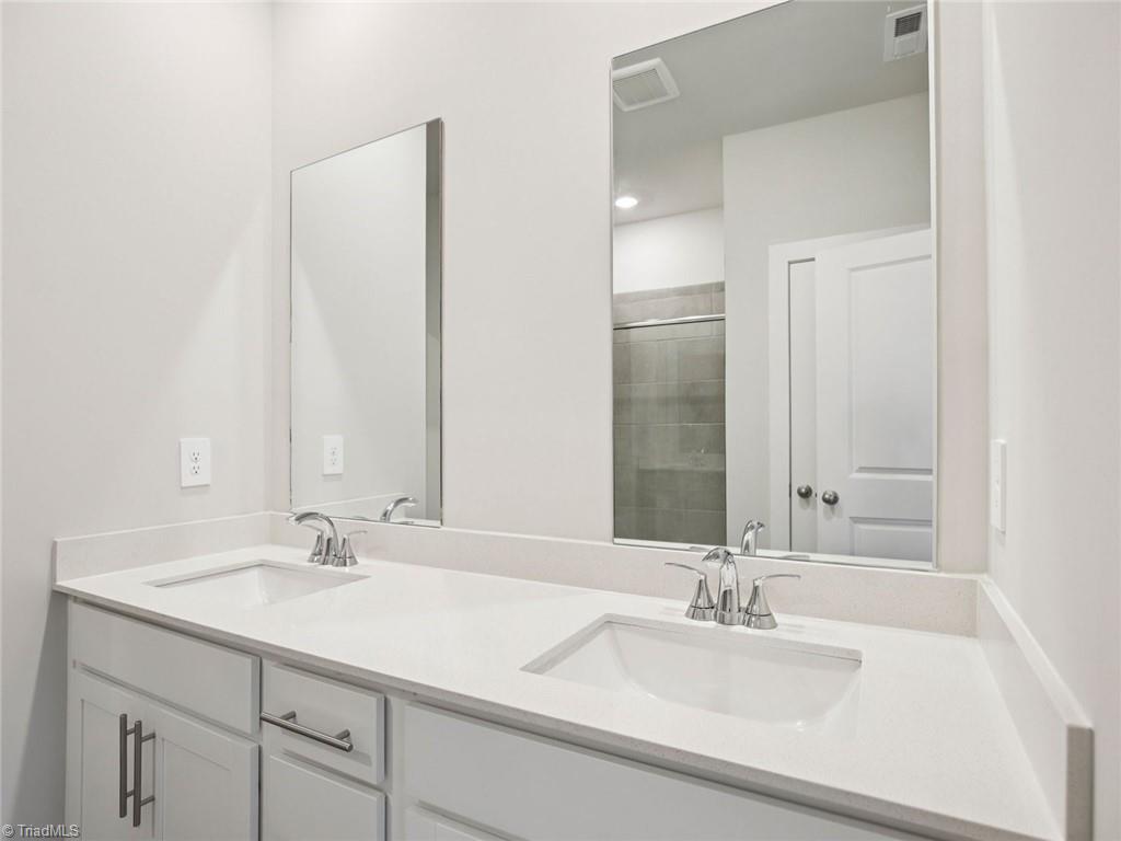 2445 Maxton Drive Property Photo 12