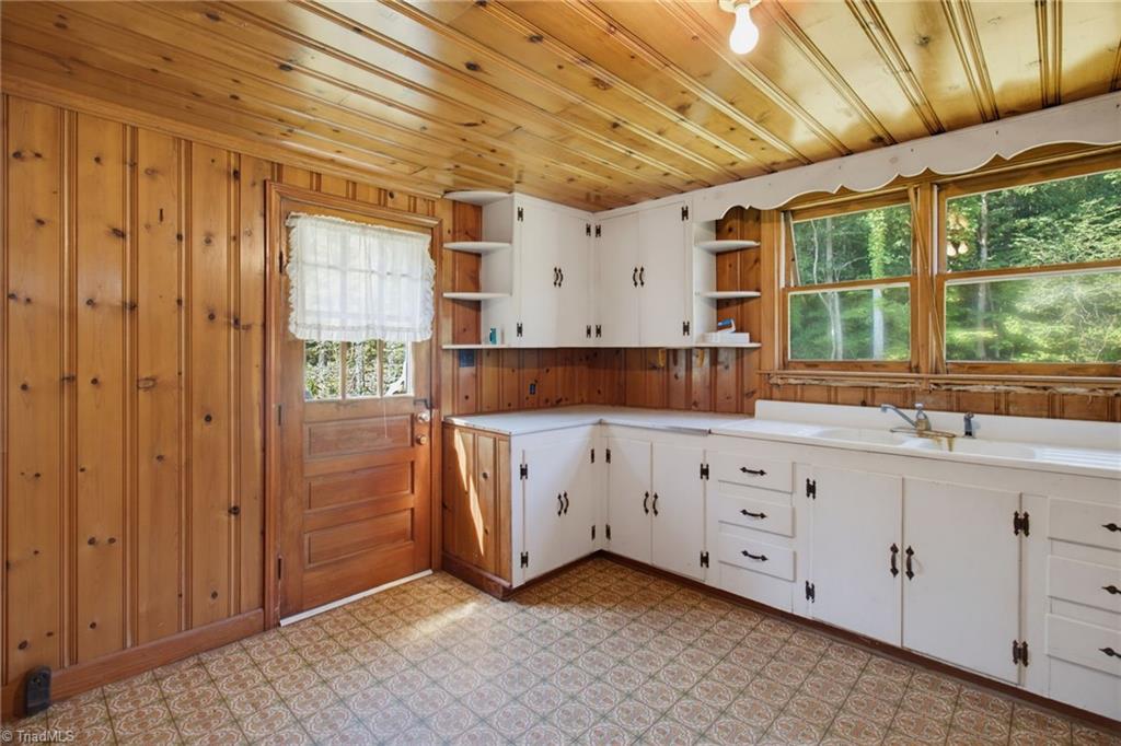 5650 Waller Road Property Photo 7