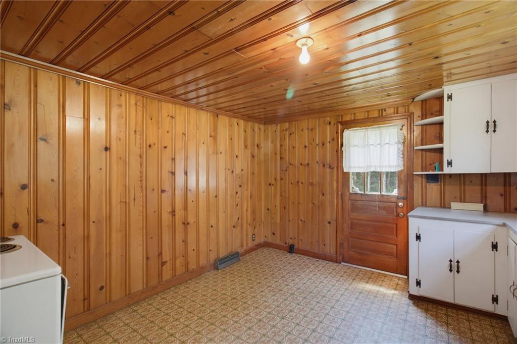 5650 Waller Road Property Photo 8