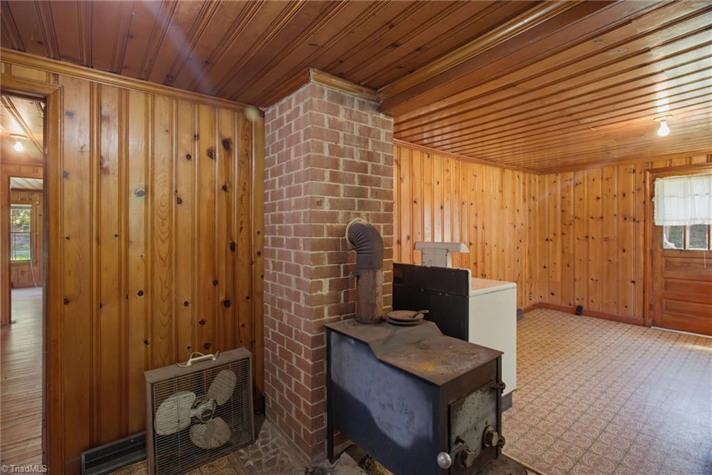 5650 Waller Road Property Photo 9