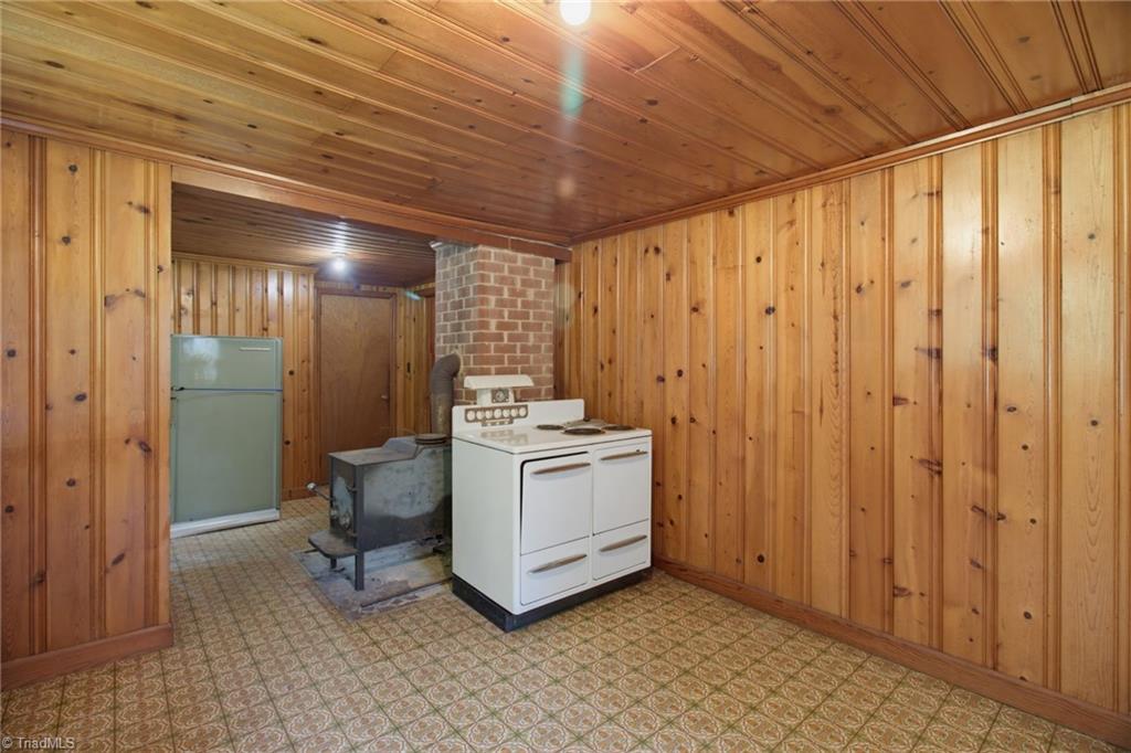5650 Waller Road Property Photo 10