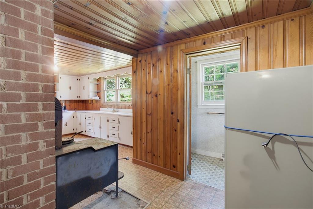 5650 Waller Road Property Photo 11