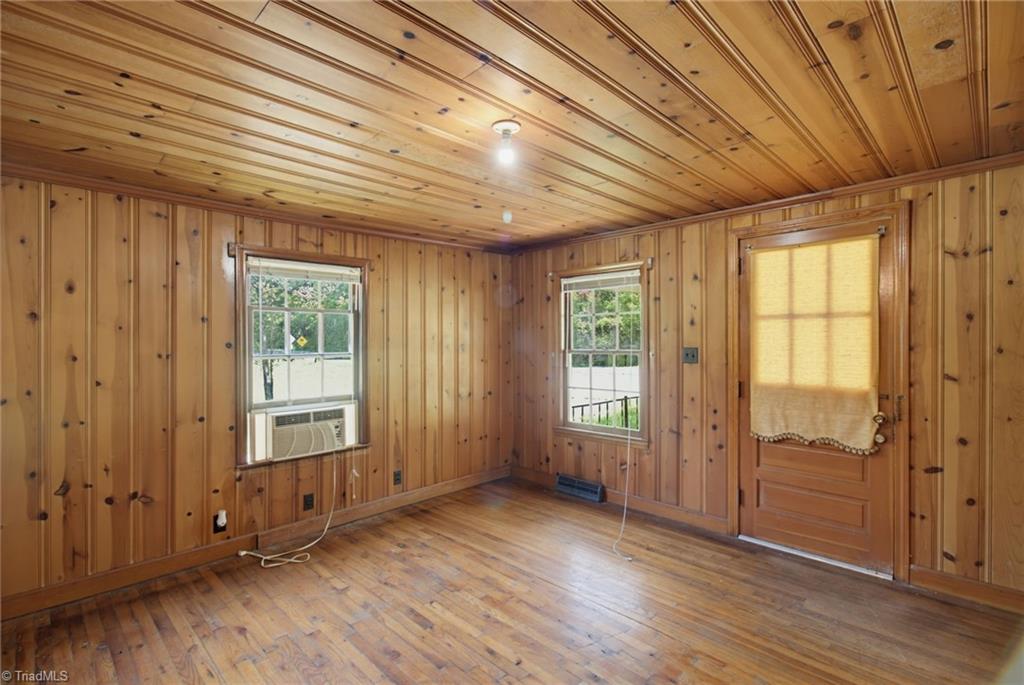 5650 Waller Road Property Photo 20