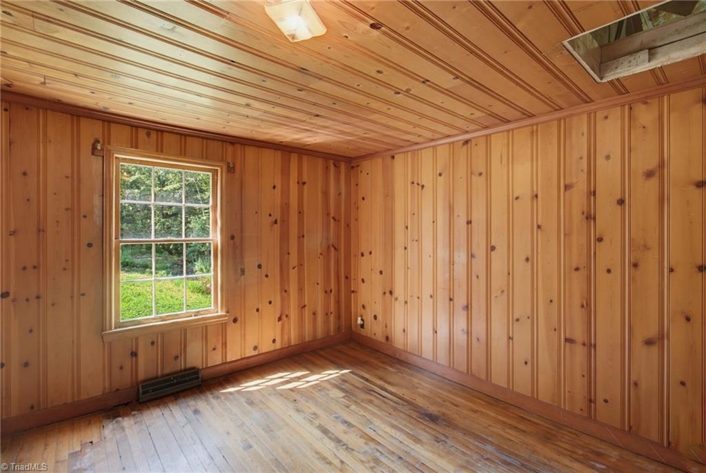 5650 Waller Road Property Photo 23