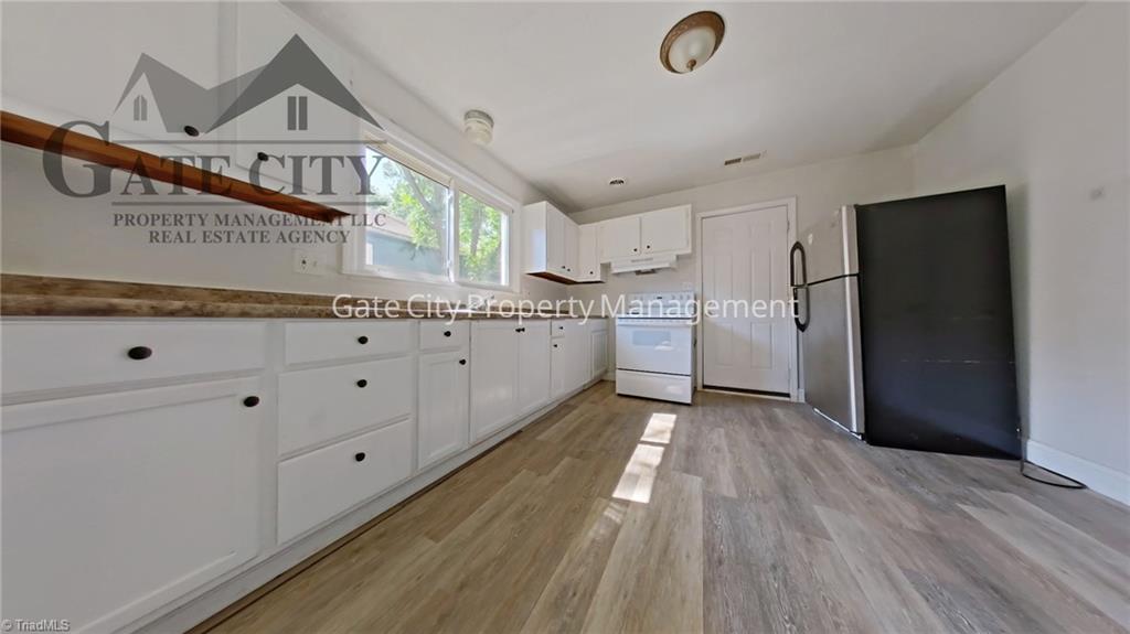 1903 Apex Place Property Photo 2