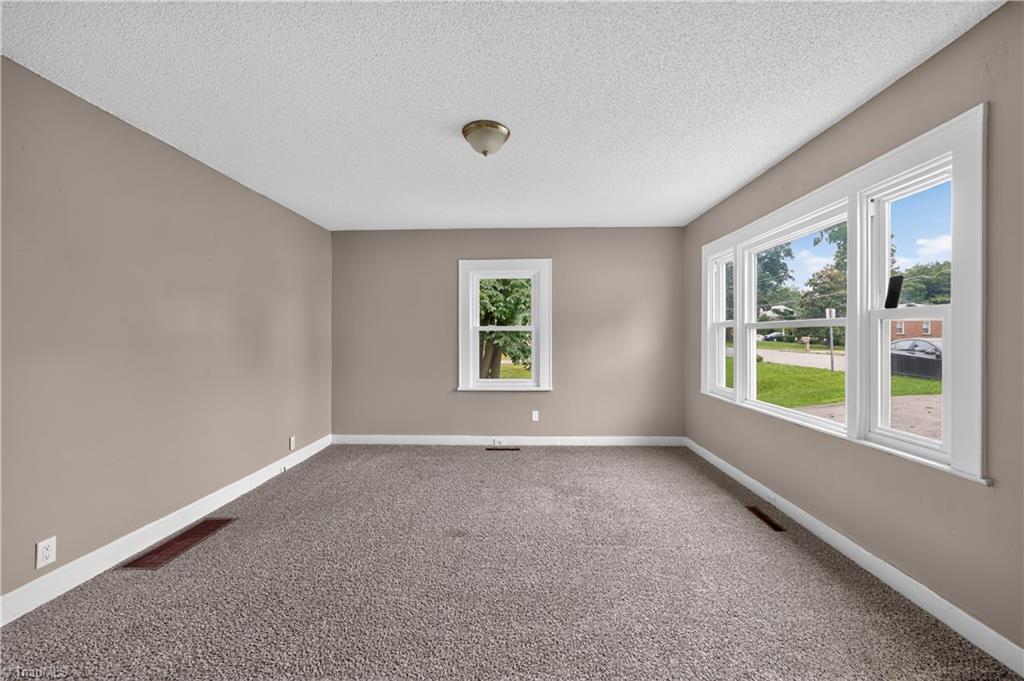1616 Guyer Street Property Photo 7