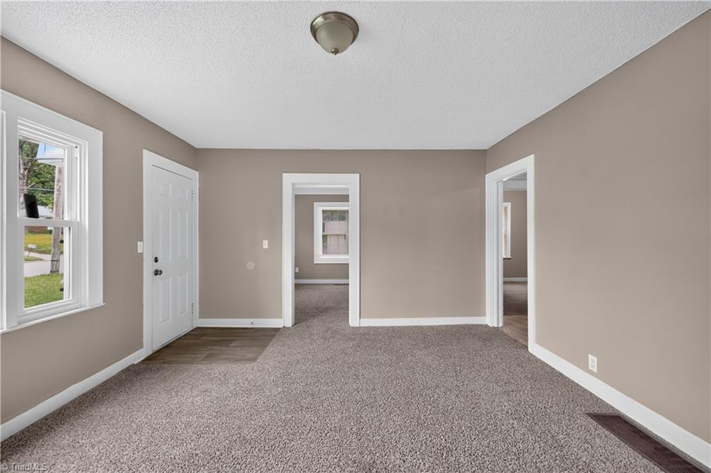 1616 Guyer Street Property Photo 8