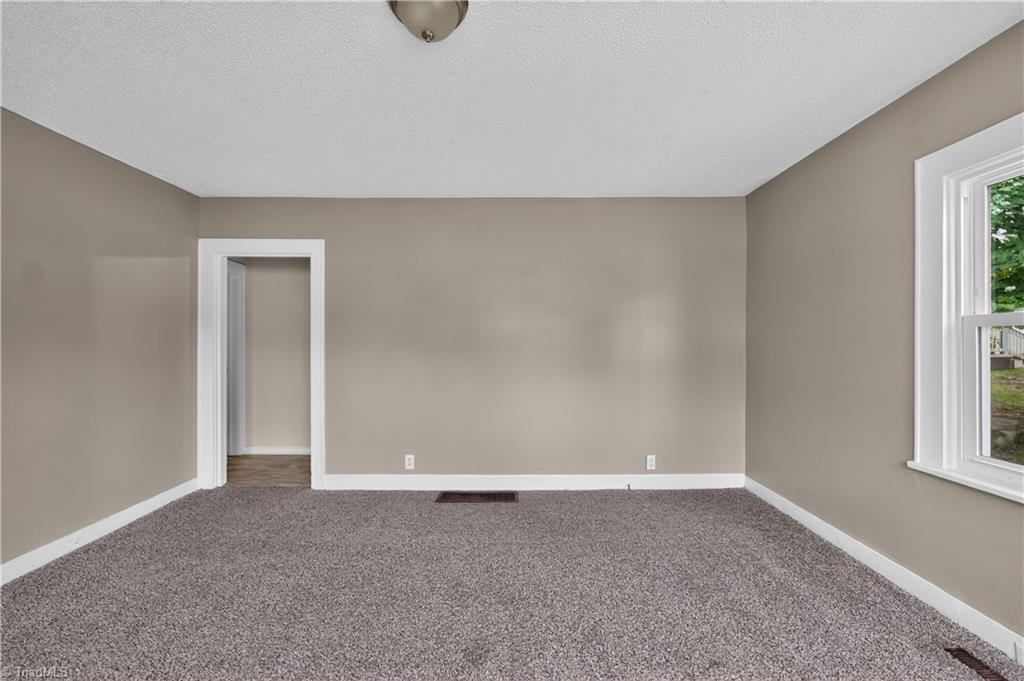 1616 Guyer Street Property Photo 9
