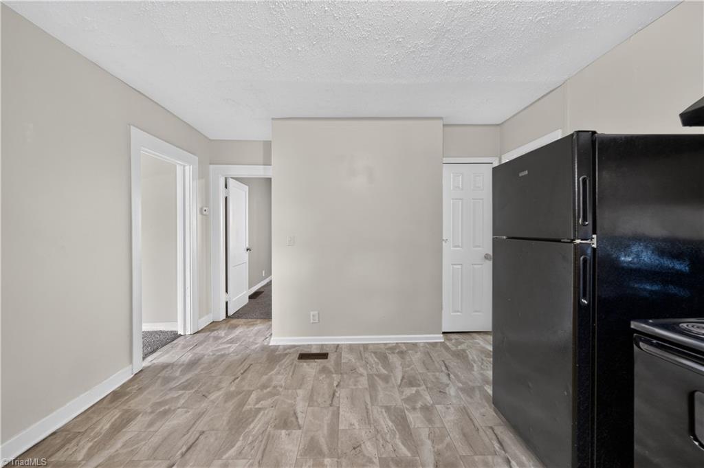 1616 Guyer Street Property Photo 10