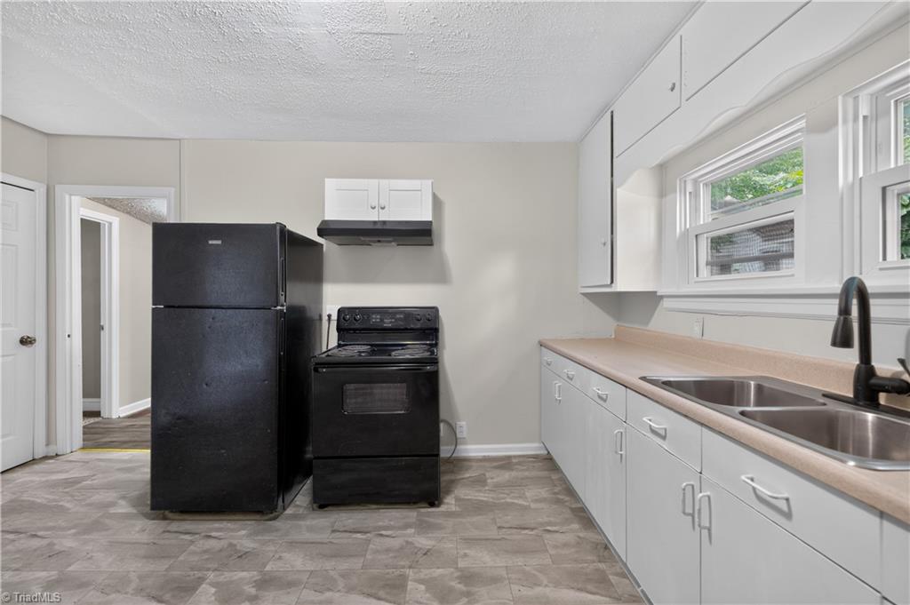 1616 Guyer Street Property Photo 11