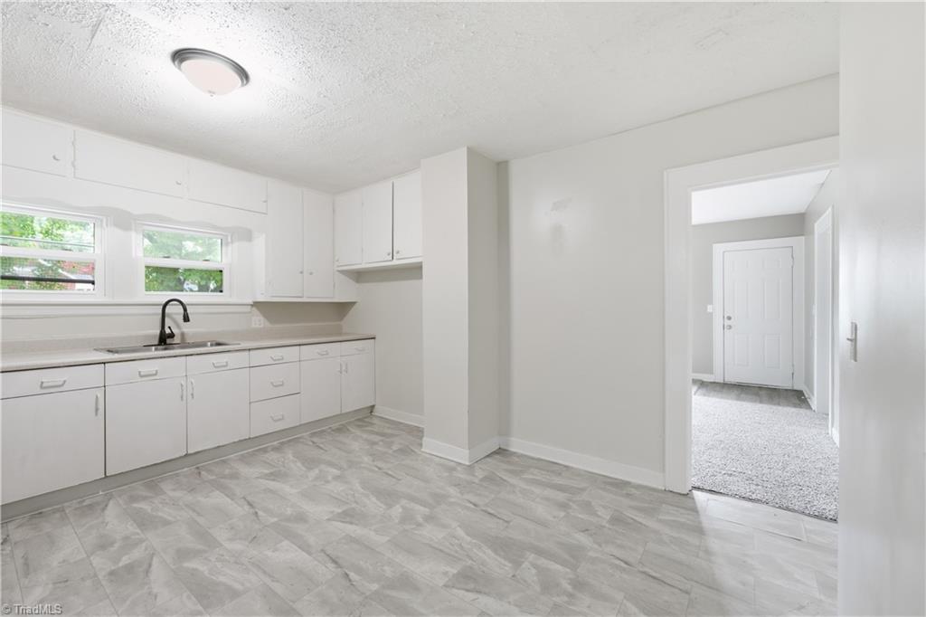 1616 Guyer Street Property Photo 14