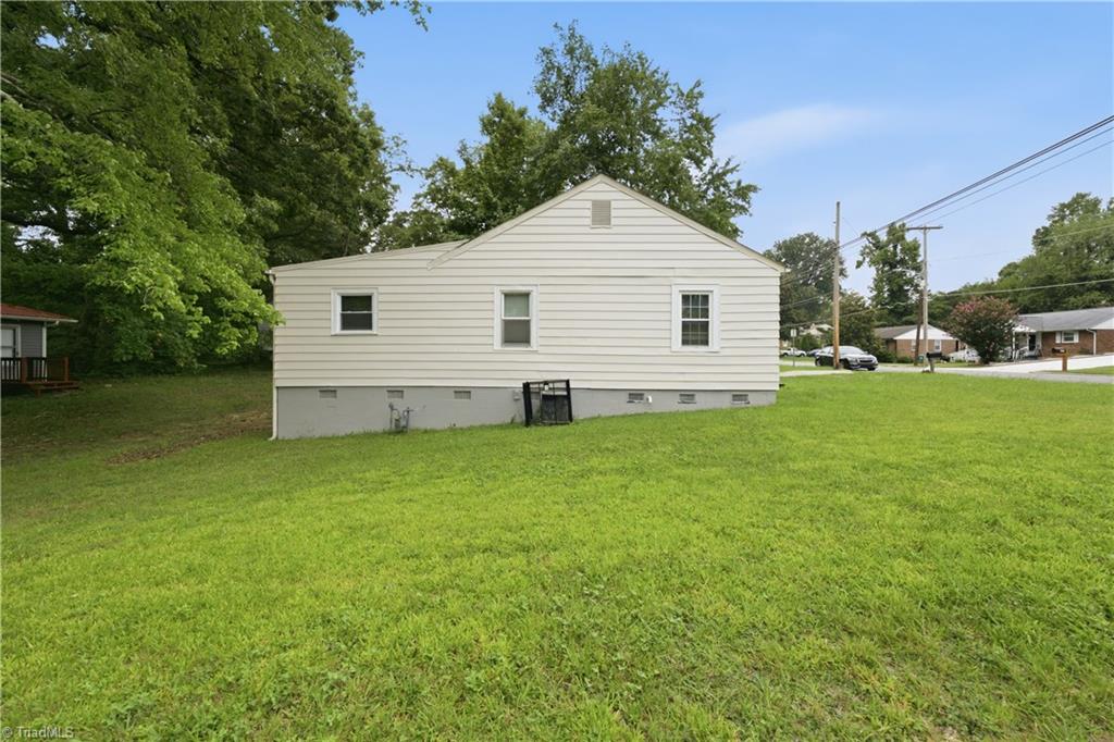 1616 Guyer Street Property Photo 31
